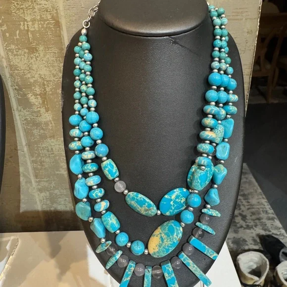 Chico’s stunning adjustable layered Turquoise multi strand Beaded Necklace - Picture 2 of 3
